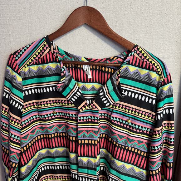 Live 4 Truth Size XL Colorful Lightweight Top NWT Abstract Extra Button - Picture 2 of 14